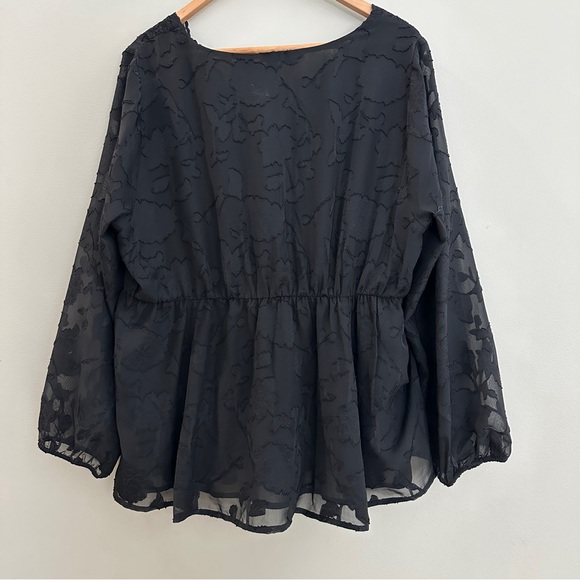 Torrid Black lace blouse 1X - Picture 5 of 8